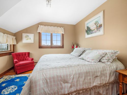 313 Cleveland Ave, Manitowoc WI 54220-2920 exterior