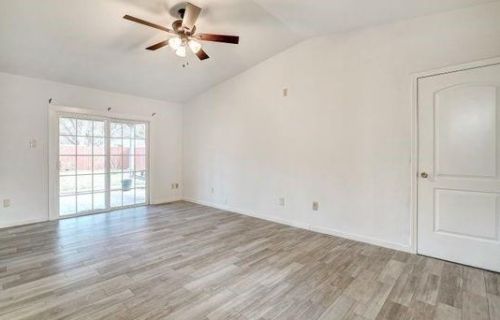 2318 Bitter Crk Dr, Austin TX 78744-4914 exterior