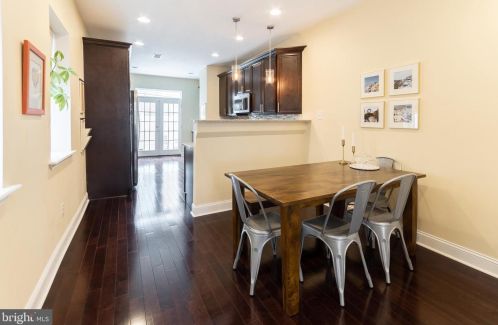 2342 Carpenter St, Philadelphia PA 19146-2418 exterior