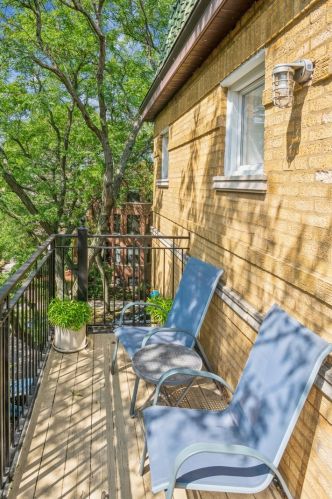 7631 Greenview Ave, Chicago IL  60626-1209 exterior