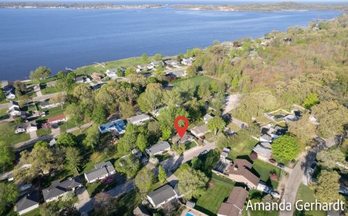 215 Mcconnell Ave, Meskegon MI 49445-2762 exterior