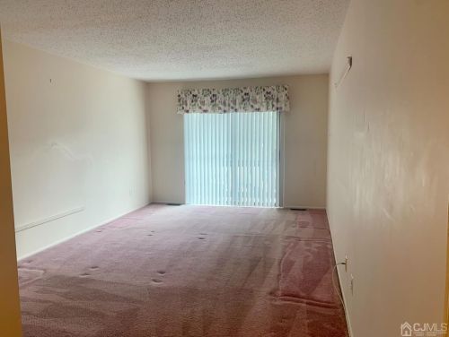 143 Linda Ln, Edison NJ 08820-4509 exterior