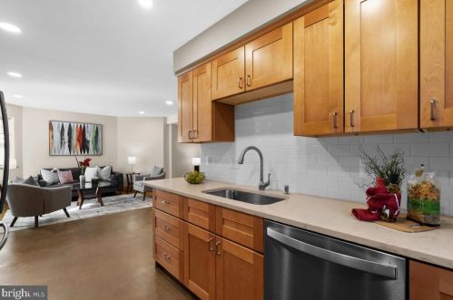 7105 Carroll Ave, Silver Spring MD 20912-4637 exterior