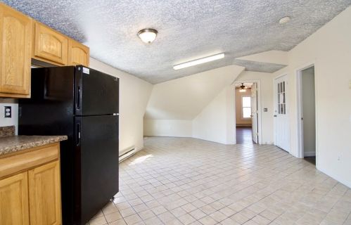 85 Acushnet Ave, Springfield MA 01105-2216 exterior