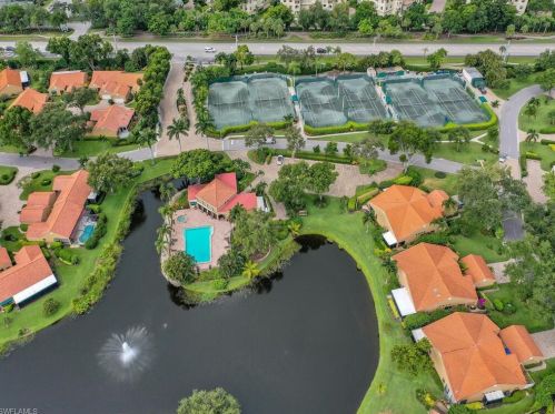 762 Reef Pt Cir, Naples FL 34108-8776 exterior