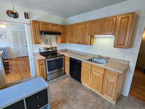 66 Church St, Wallingford CT 06492-3643 exterior