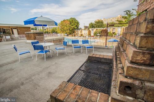 2627 Wagon Dr, Alexandria VA  22303-2613 exterior