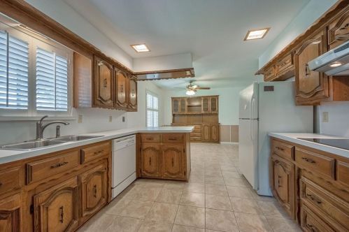 2664 Beechmont Dr, Dallas TX 75228-4224 exterior