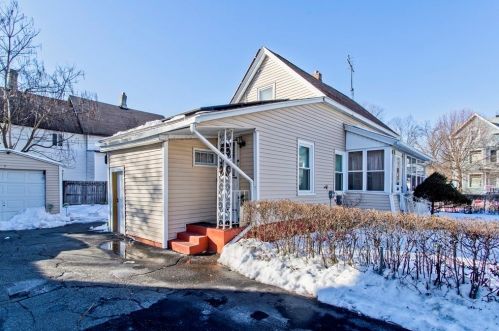 301 Orange St, Springfield MA 01108-1325 exterior