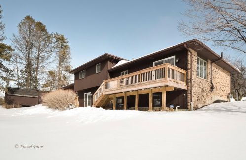 940 Tara Dr, Bull Valley IL 60098-7004 exterior