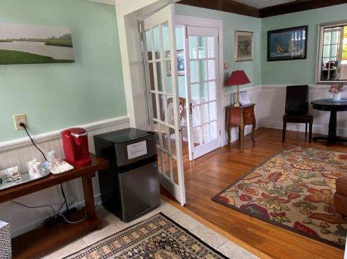 205 Spg St, Middletown RI 02840-6804 exterior