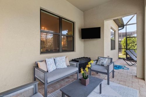 2754 Aviamar Cir, Naples FL 34114-0097 exterior