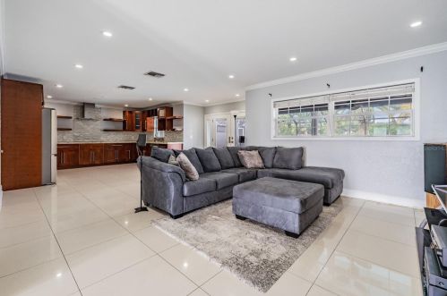 8201 Kirkwood Dr, Tampa FL  33634-2238 exterior