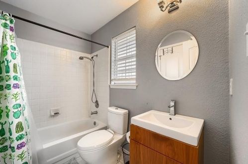 11211 Appletree Ln, Austin TX 78726-1341 exterior