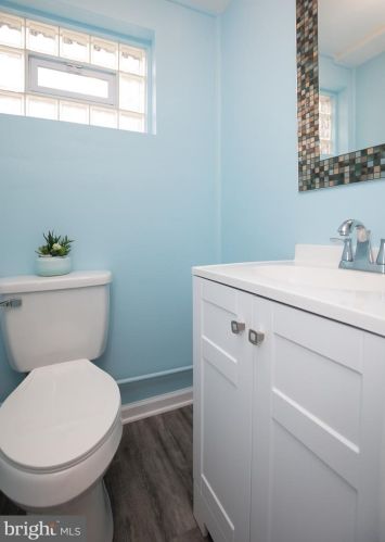 11023 Academy Rd, Philadelphia PA 19154-3301 exterior