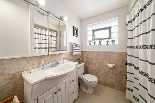 6724 63rd St, Chicago IL 60638-4004 exterior