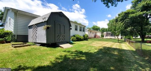 905 1st St, Rockville MD 20850-1444 exterior