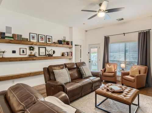 4329 Cyn Gln Cir, Austin TX 78732-2187 exterior