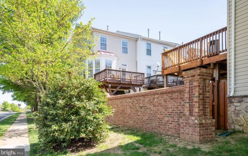 6940 Lerwick Ct, Alexandria VA  22315-5717 exterior