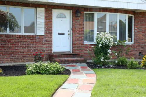 867 Fulton St, Valley Stream, NY 11580-1213