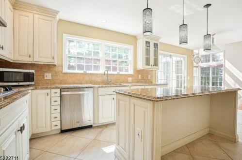 4 Barnstable Rd, Berkeley Heights NJ  07922-1748 exterior