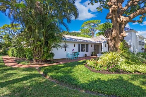 44 Cajeput Dr, Naples FL 34108-2611 exterior