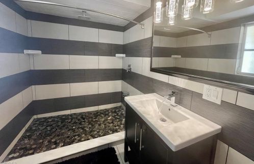 2120 Sandpiper St, Naples FL 34102-1505 exterior