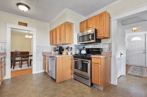 2 Wood Ave, Worcester MA 01606-2545 exterior