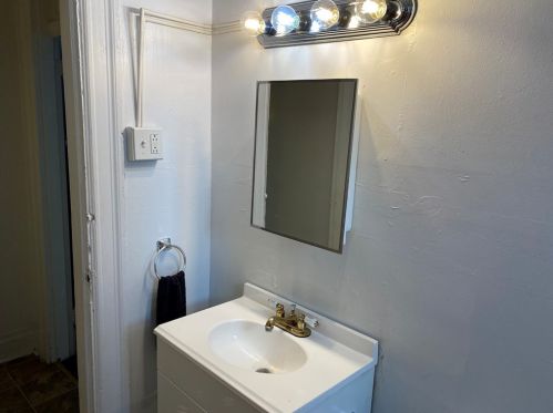 2913 Bedford Ave, Pittsburgh PA 15219-4011 exterior