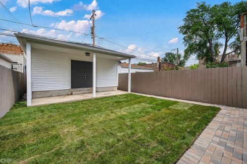 3025 Spaulding Ave, Chicago IL 60618-6808 exterior