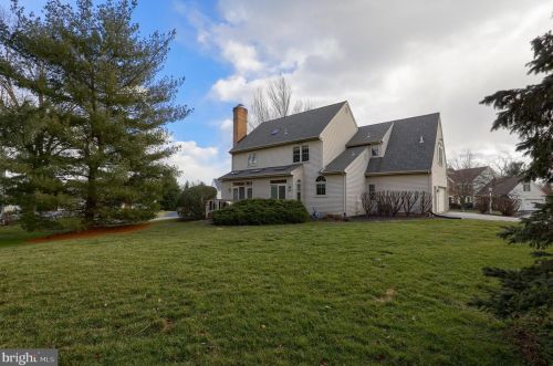 2933 Hearthside Ln, Lancaster PA 17601-1457 exterior