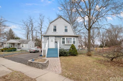 129 Walnut St, Piscataway, NJ 08854-1671