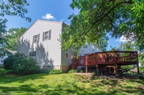 2031 Ostwood Ter, Maplewood, NJ 07040-3330