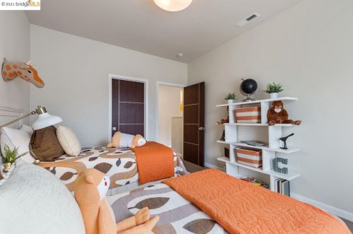 2325 8 St, Berkeley CA 94710-2311 exterior