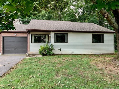 8 Oak Forest Dr, Manchester, CT 06042-4904