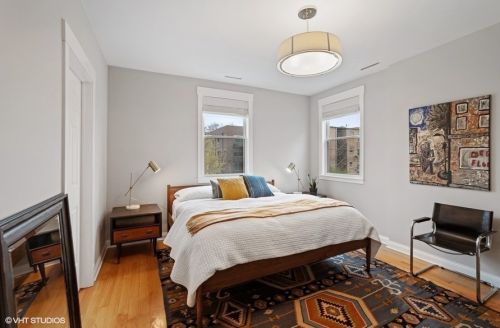 4425 Damen Ave, Chicago IL 60625-1701 exterior