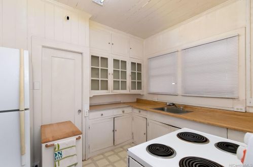 702 10 Ave, Honolulu HI 96816-2930 exterior