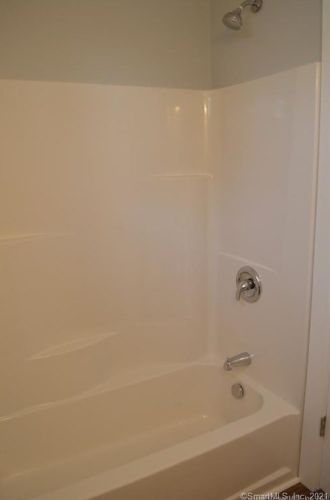 476 High St, Torrington CT 06790-5107 exterior