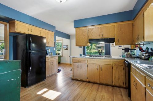 3905 100th St, Milwaukee, WI 53222-2433