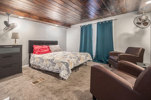 604 Apple Ave, Meskegon MI  49442-3646 exterior