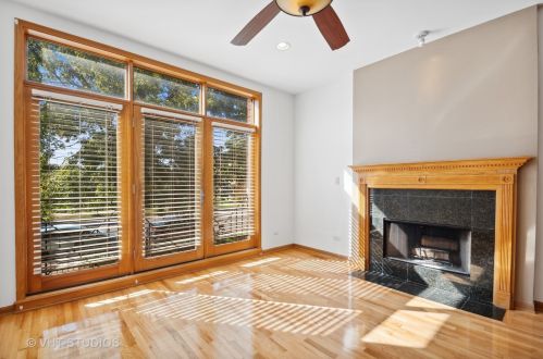 3821 Wabash Ave, Chicago, IL 60653-1578