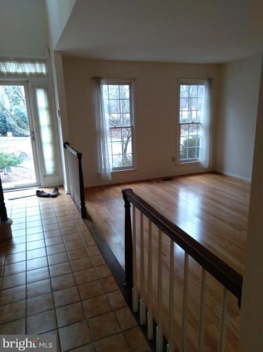 10112 Crestberry Pl, Bethesda MD  20817-1256 exterior