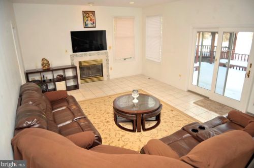 9 Lavender Dr, Princeton NJ 08540-9448 exterior