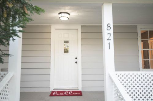 821 Kalamazoo St, Paw Paw MI 49079-1106 exterior