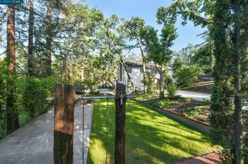 31 Ridge Park Ln, Concord CA 94518-1451 exterior