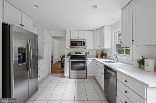 1111 Fallsmead Way, Rockville MD 20854-5549 exterior