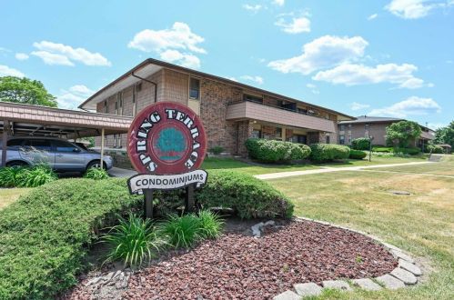 8721 Oklahoma Ave, Milwaukee WI  53227-4547 exterior