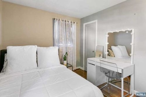 545 Kenwood Pl, Teaneck NJ 07666-1652 exterior