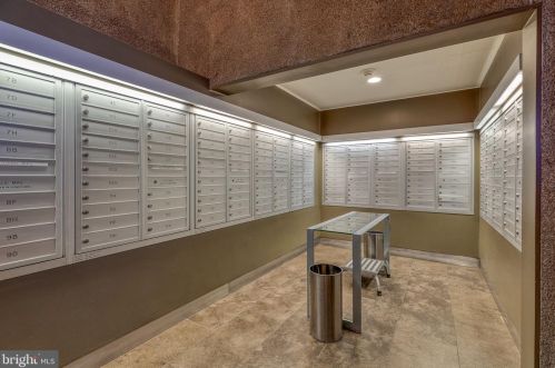 200 Locust St, Philadelphia PA  19106-3915 exterior