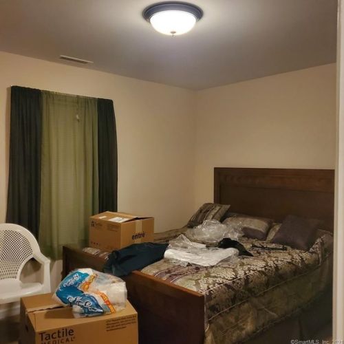 146 Park Ave, Derby CT 06418-1654 exterior